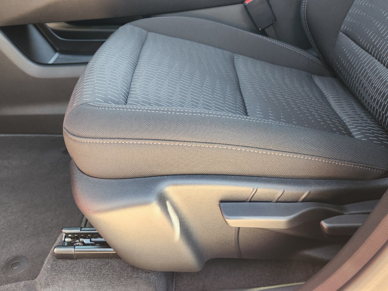 New 2027 Chevrolet Equinox LT w/ Safety and Technology Package FWD image 23