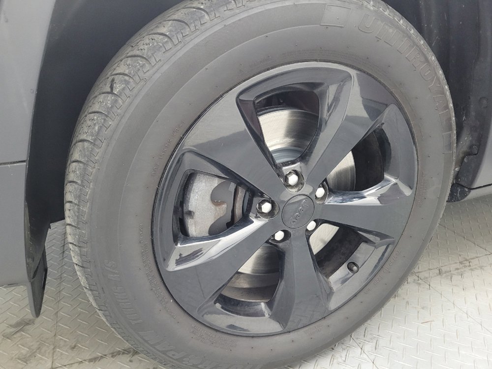 Used 2020 Jeep Cherokee Latitude Plus image 31