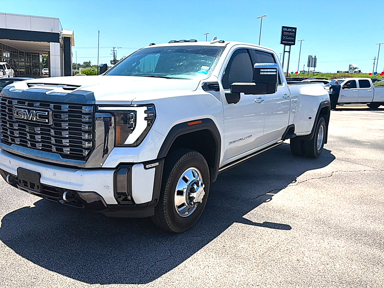Used 2024 GMC Sierra 3500 Denali Ultimate AWD/4WD image 2