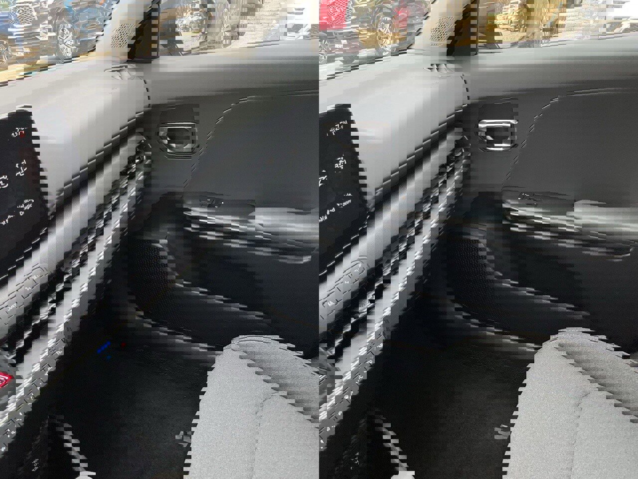 Used 2025 Kia K4 LXS image 33