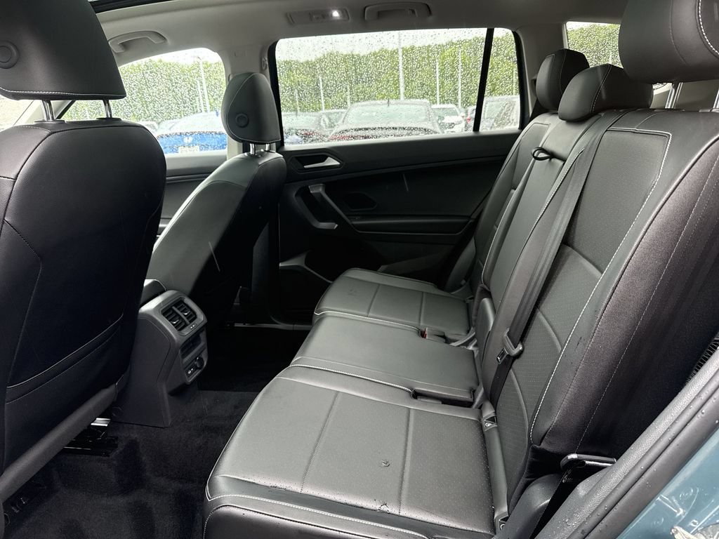 Used 2021 Volkswagen Tiguan SE w/ Panoramic Sunroof Package AWD/4WD image 25