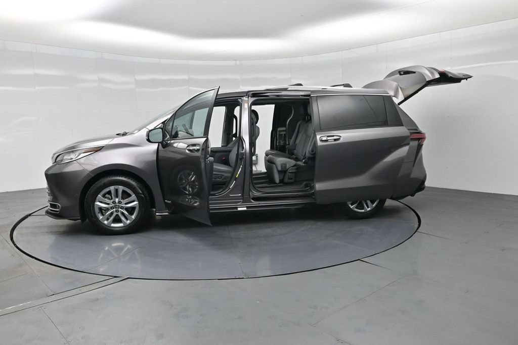 Used 2021 Toyota Sienna Limited FWD image 40