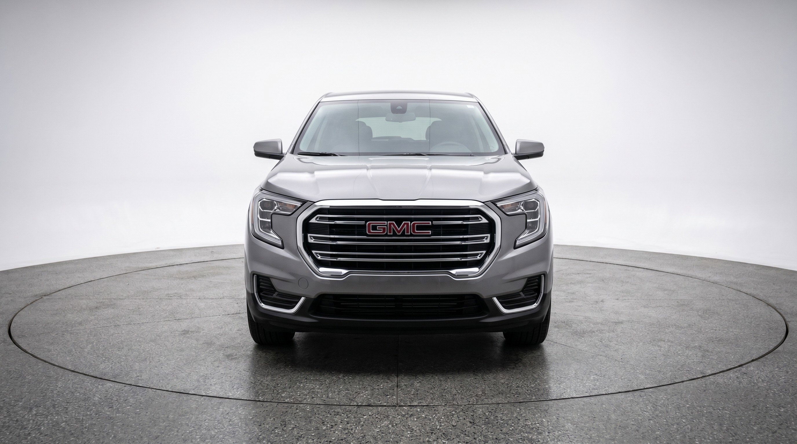 Used 2024 GMC Terrain SLE FWD image 2