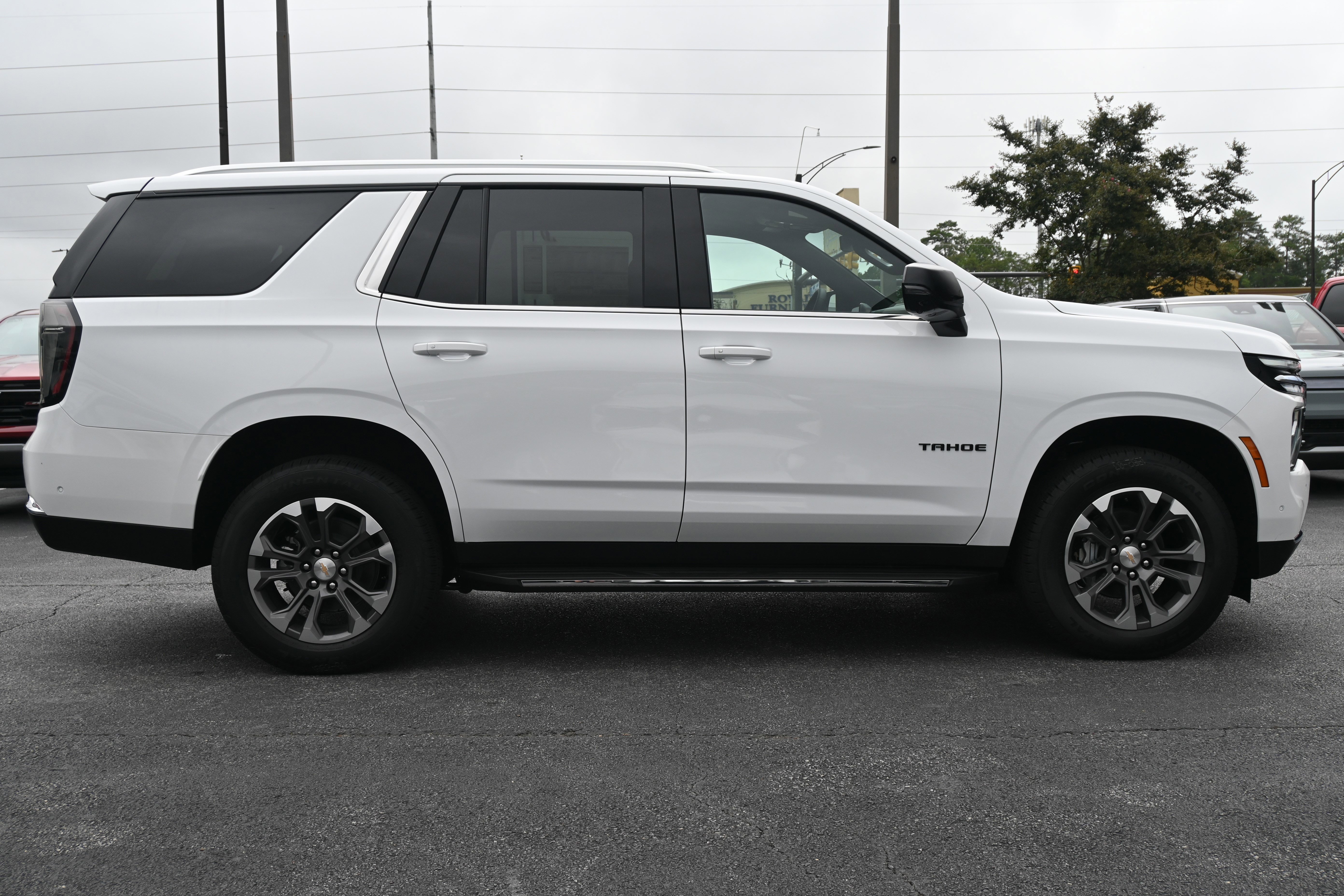 Used 2025 Chevrolet Tahoe LT w/ Comfort Package image 11