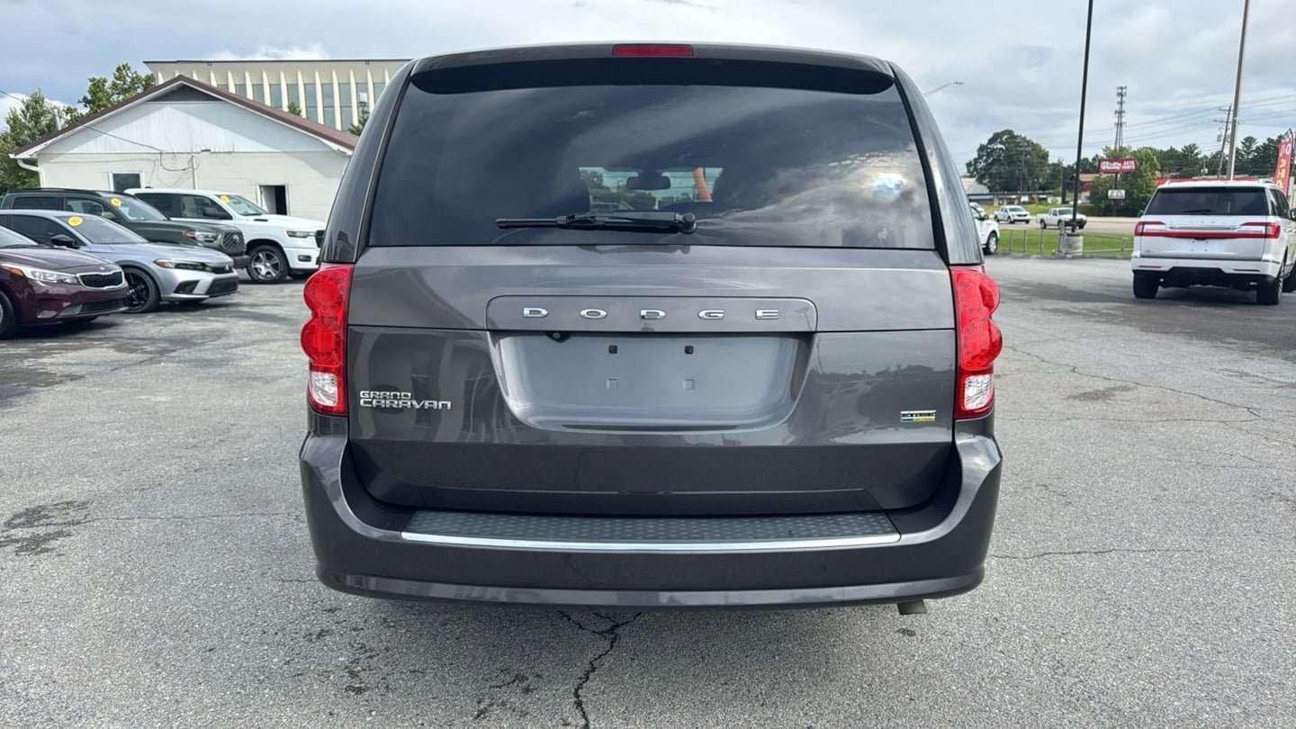 Used 2019 Dodge Grand Caravan SE w/ UConnect Hands-Free Group FWD image 4