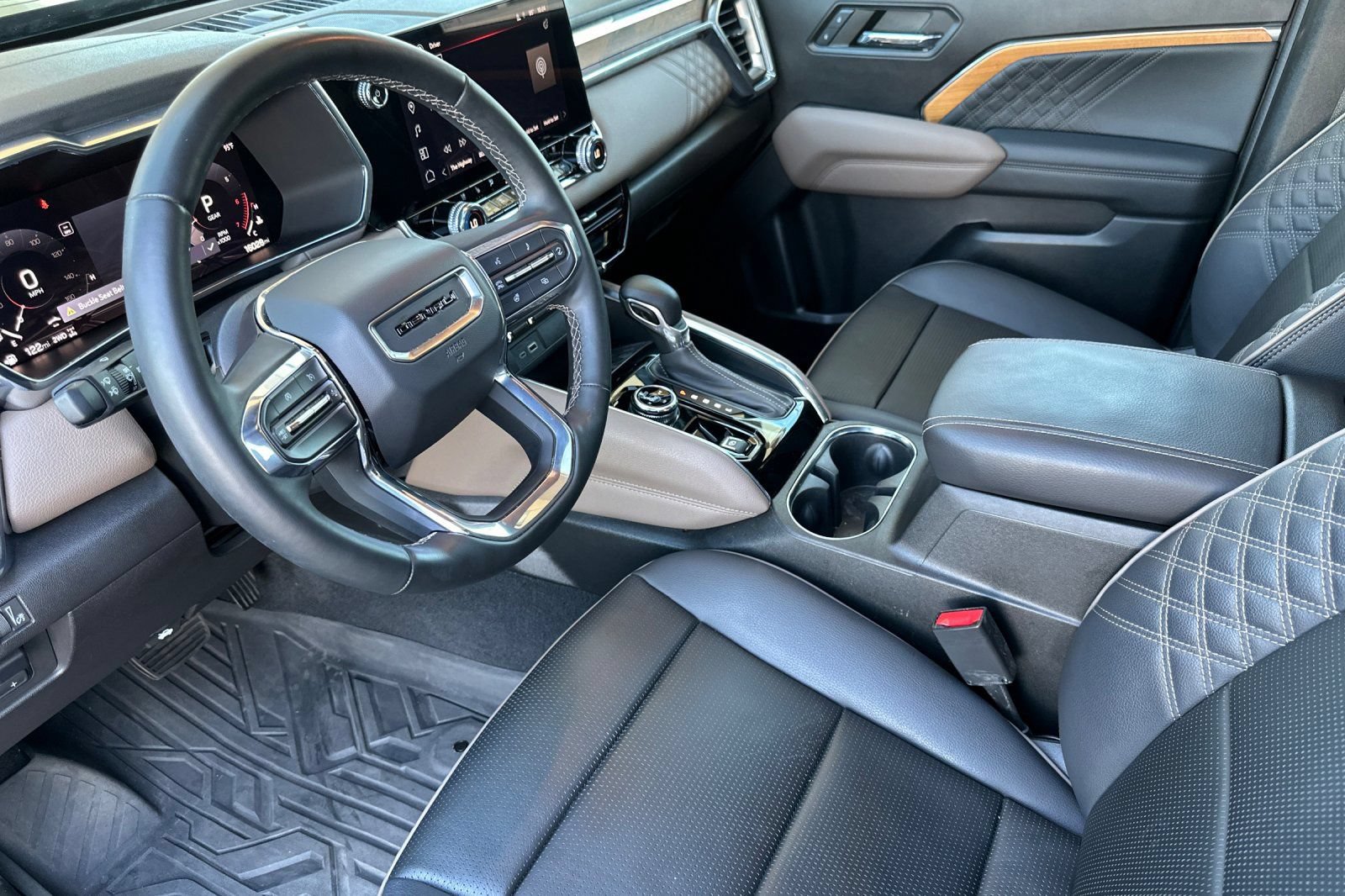 Certified 2024 GMC Canyon Denali w/ LPO, Denali Black Edition AWD/4WD image 10