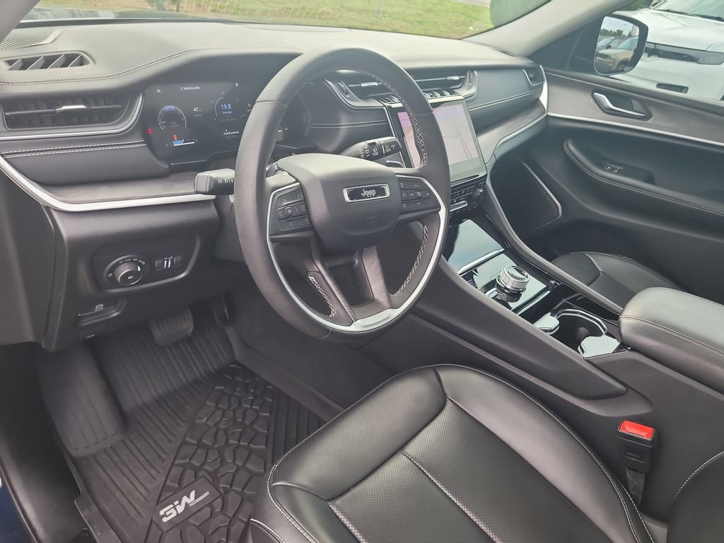 Certified 2023 Jeep Grand Cherokee Limited w/ Luxury Tech Group II AWD/4WD image 22