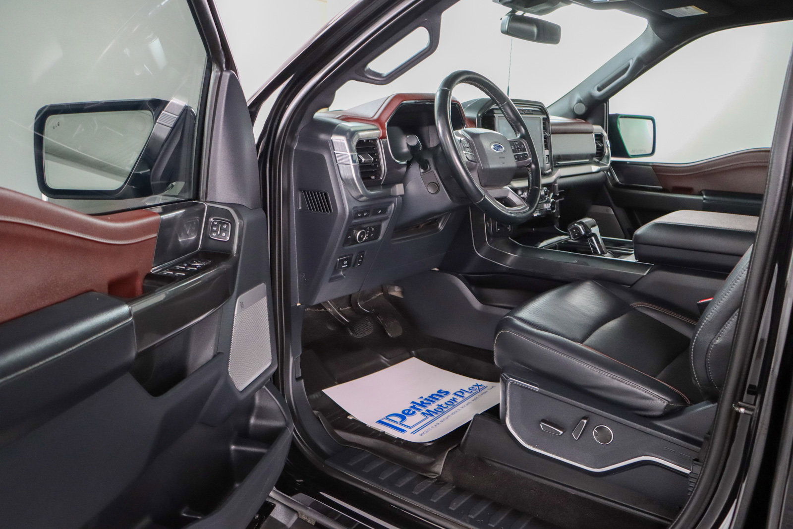 Used 2022 Ford F150 Lariat w/ Equipment Group 502A High AWD/4WD image 4