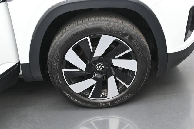 Used 2024 Volkswagen Atlas Cross Sport SE AWD/4WD image 37