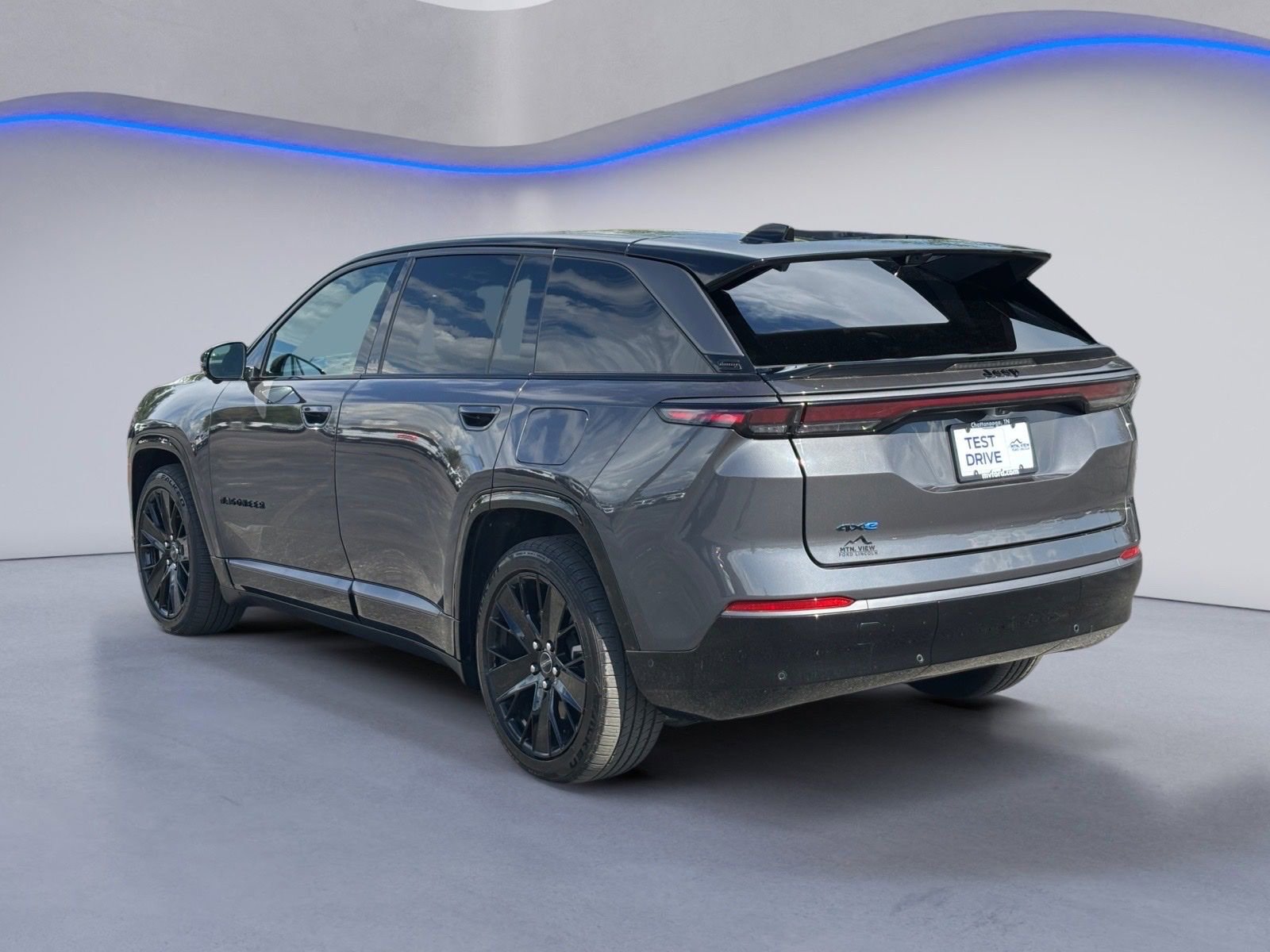 Used 2024 Jeep Wagoneer Launch Edition image 3