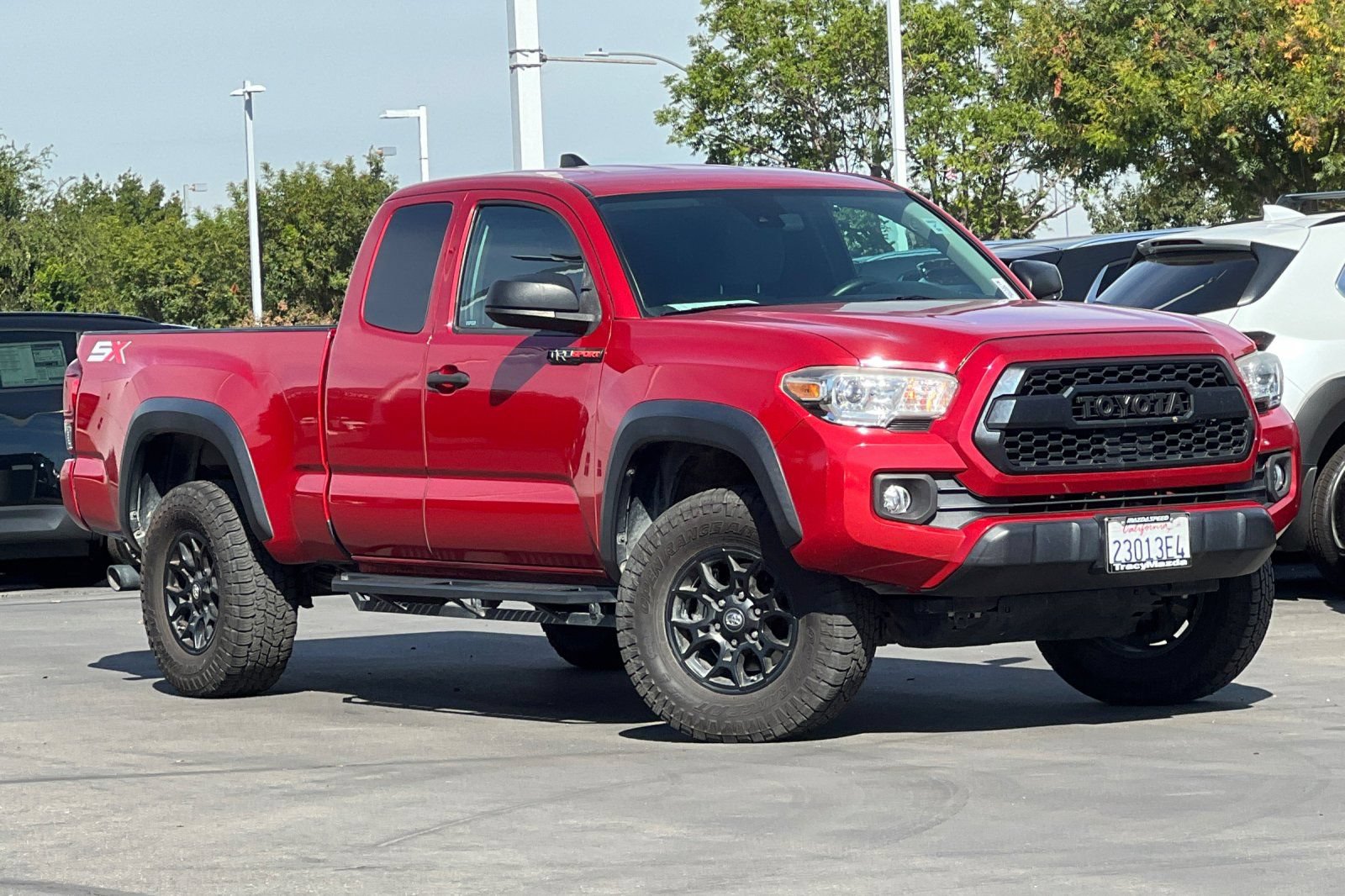 Used 2020 Toyota Tacoma SR w/ SX Package RWD image 2