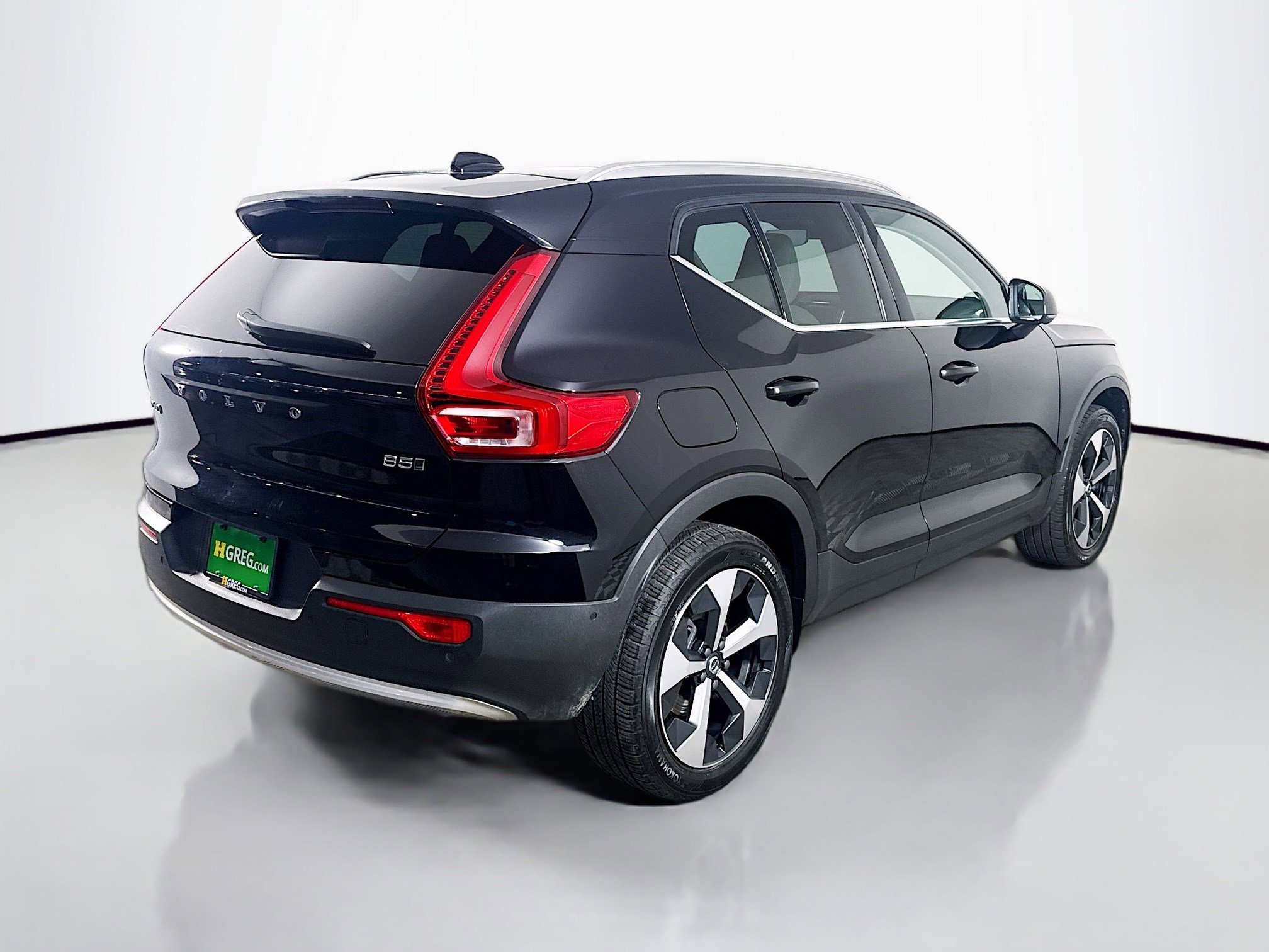 Used 2024 Volvo XC40 B5 Plus image 10
