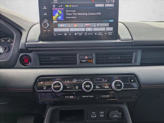 Used 2025 Honda Pilot TrailSport image 12