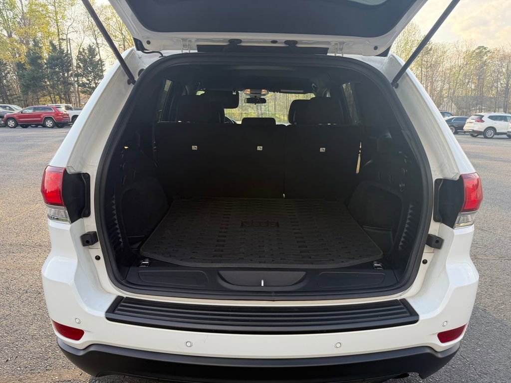 Used 2021 Jeep Grand Cherokee Laredo image 9