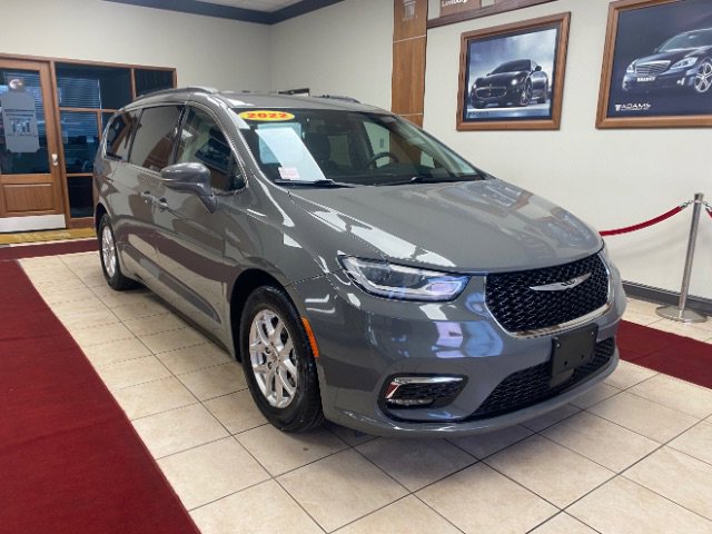 Used 2022 Chrysler Pacifica Touring-L image 8