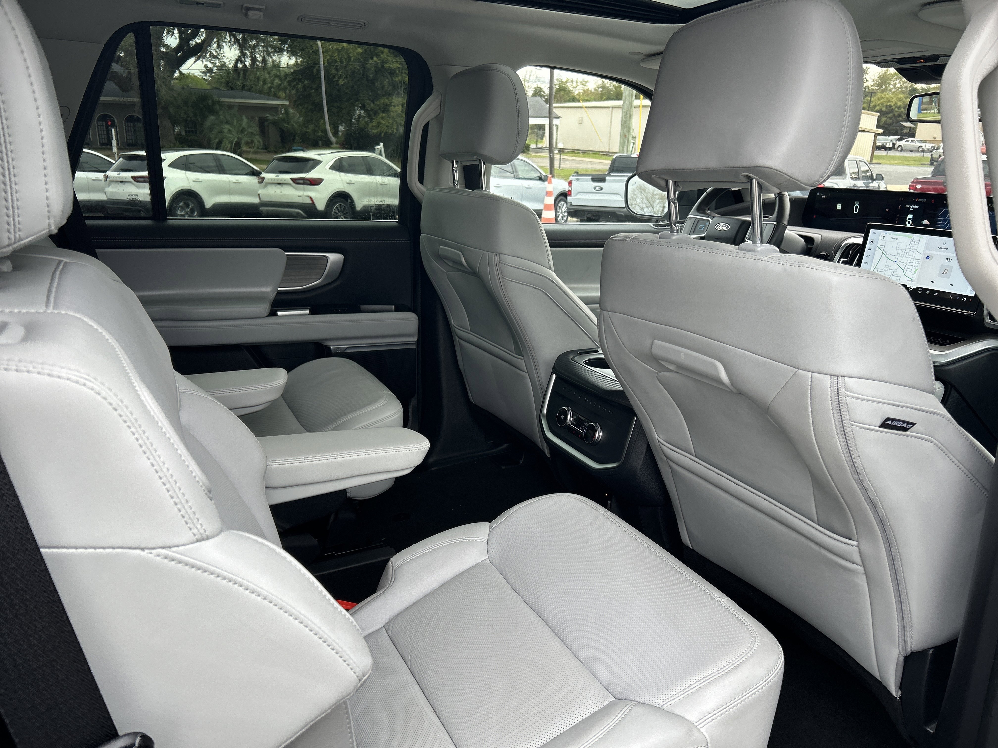 Certified 2025 Ford Expedition Platinum image 22