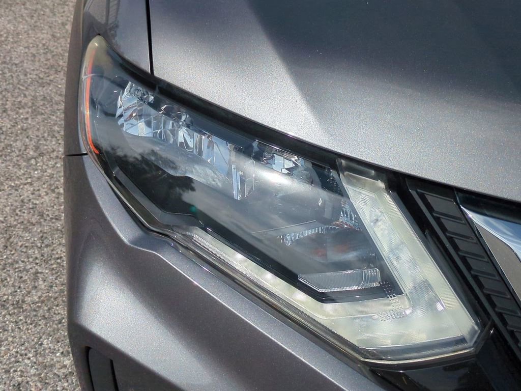 Certified 2020 Nissan Rogue SV image 10