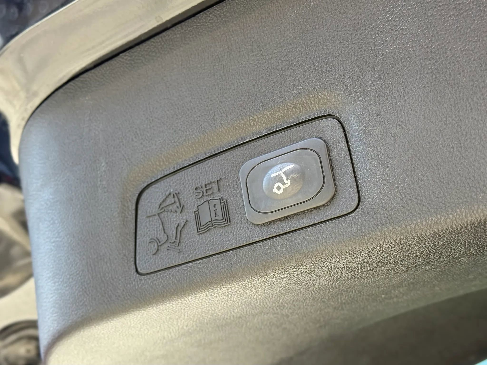 Used 2017 Lincoln MKC Premiere image 40