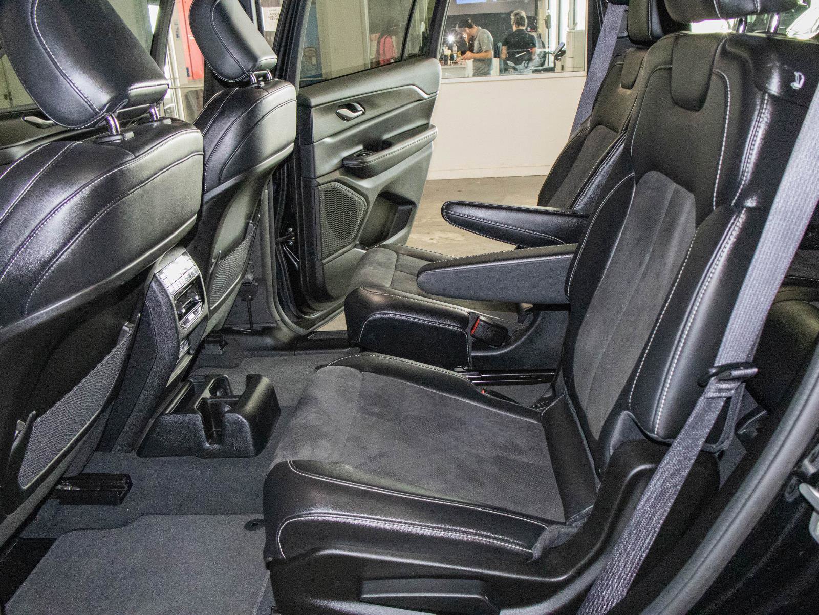 Used 2023 Jeep Grand Cherokee L Altitude image 14