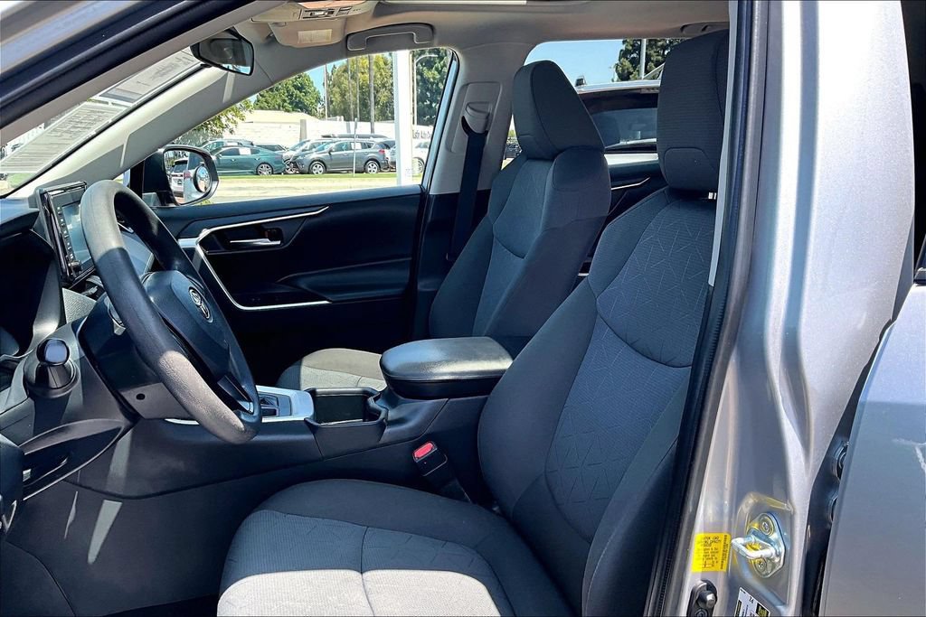 Used 2022 Toyota RAV4 XLE w/ Convenience Package FWD image 14