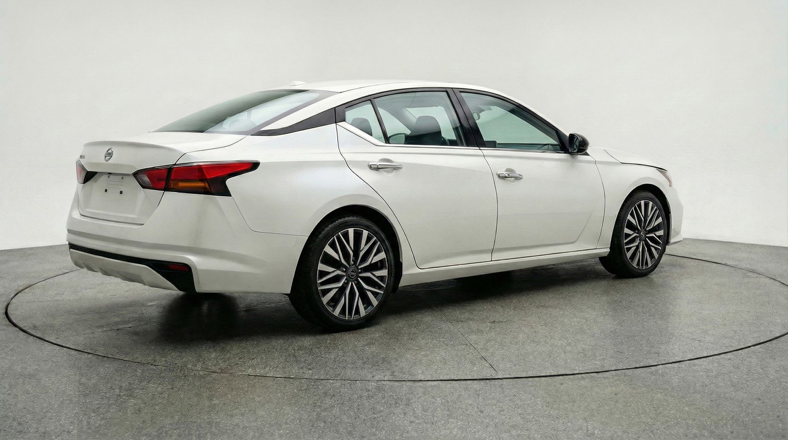 Used 2025 Nissan Altima 2.5 SV image 9