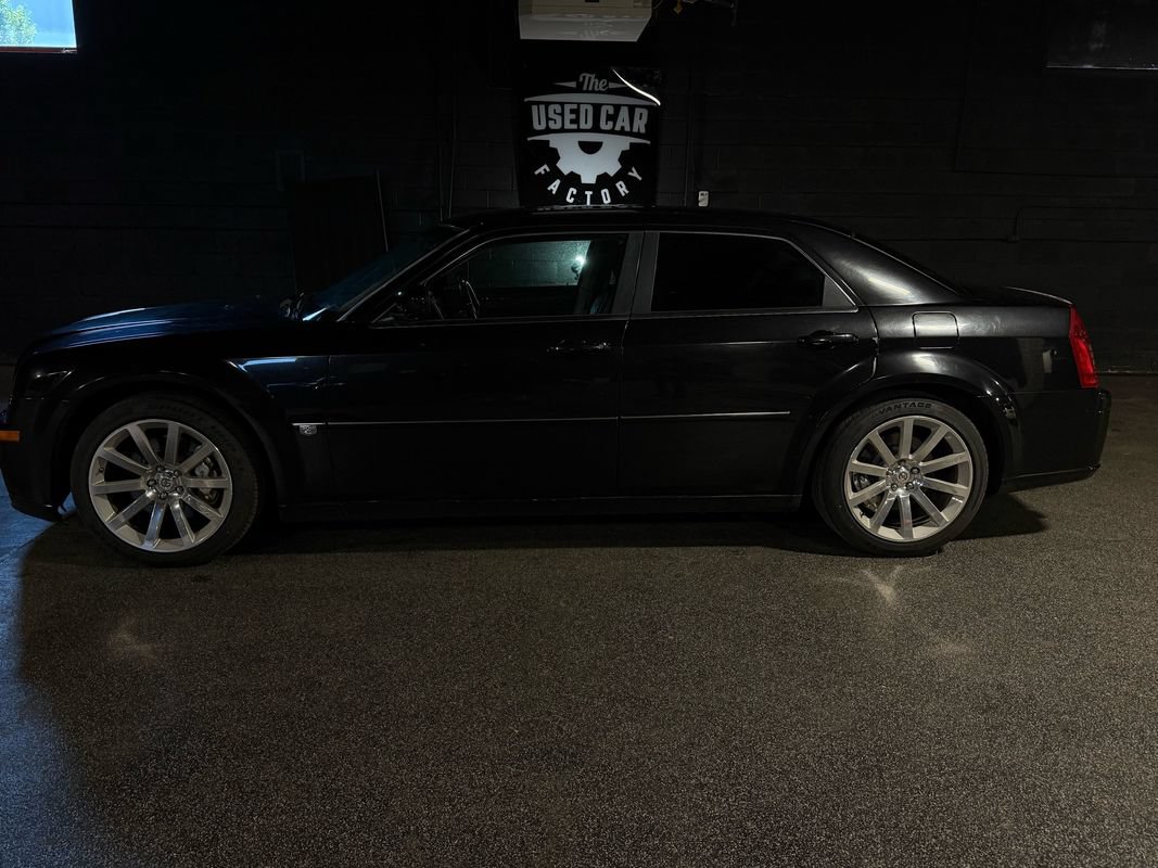 Used 2006 Chrysler 300 SRT8 w/ SRT Option Group II RWD image 3