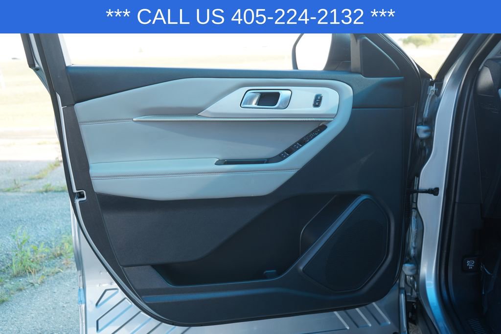 Used 2025 Ford Explorer Active w/ Active Comfort Package RWD image 15