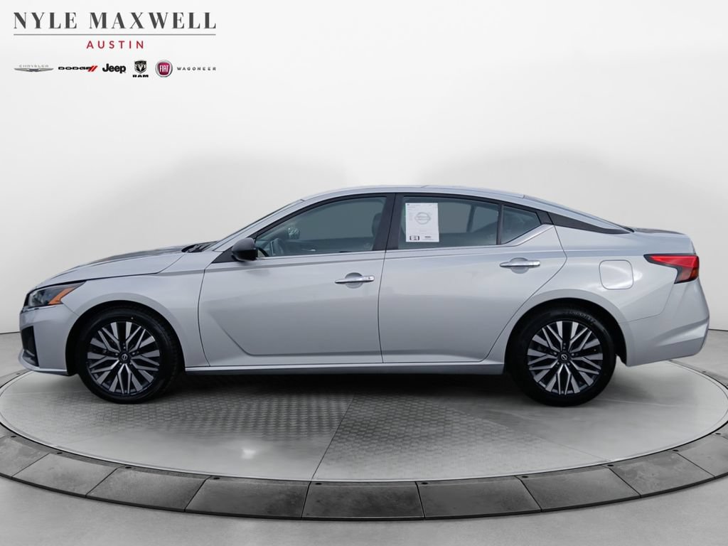 Used 2024 Nissan Altima 2.5 SV FWD image 13