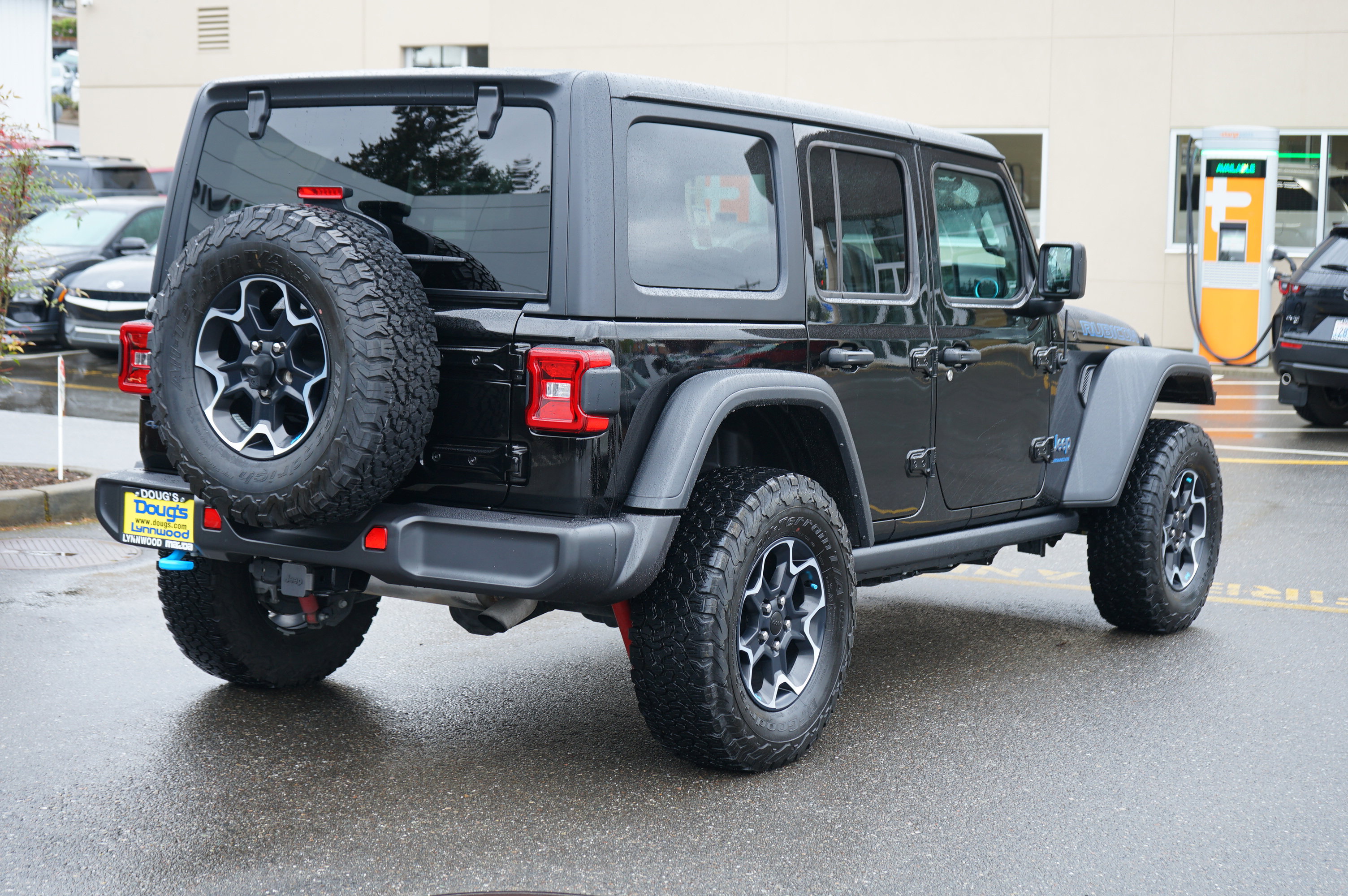 Used 2023 Jeep Wrangler Unlimited Rubicon 4xe w/ Cold Weather Group AWD/4WD image 3