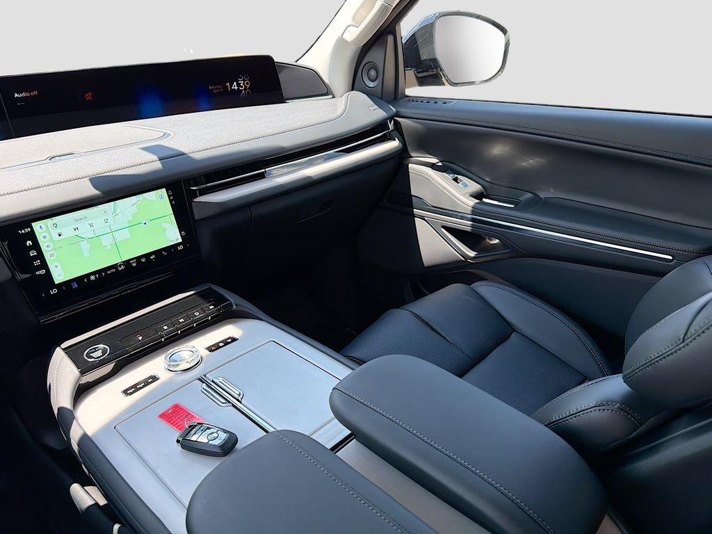 Used 2026 Lincoln Navigator Premiere AWD/4WD image 26