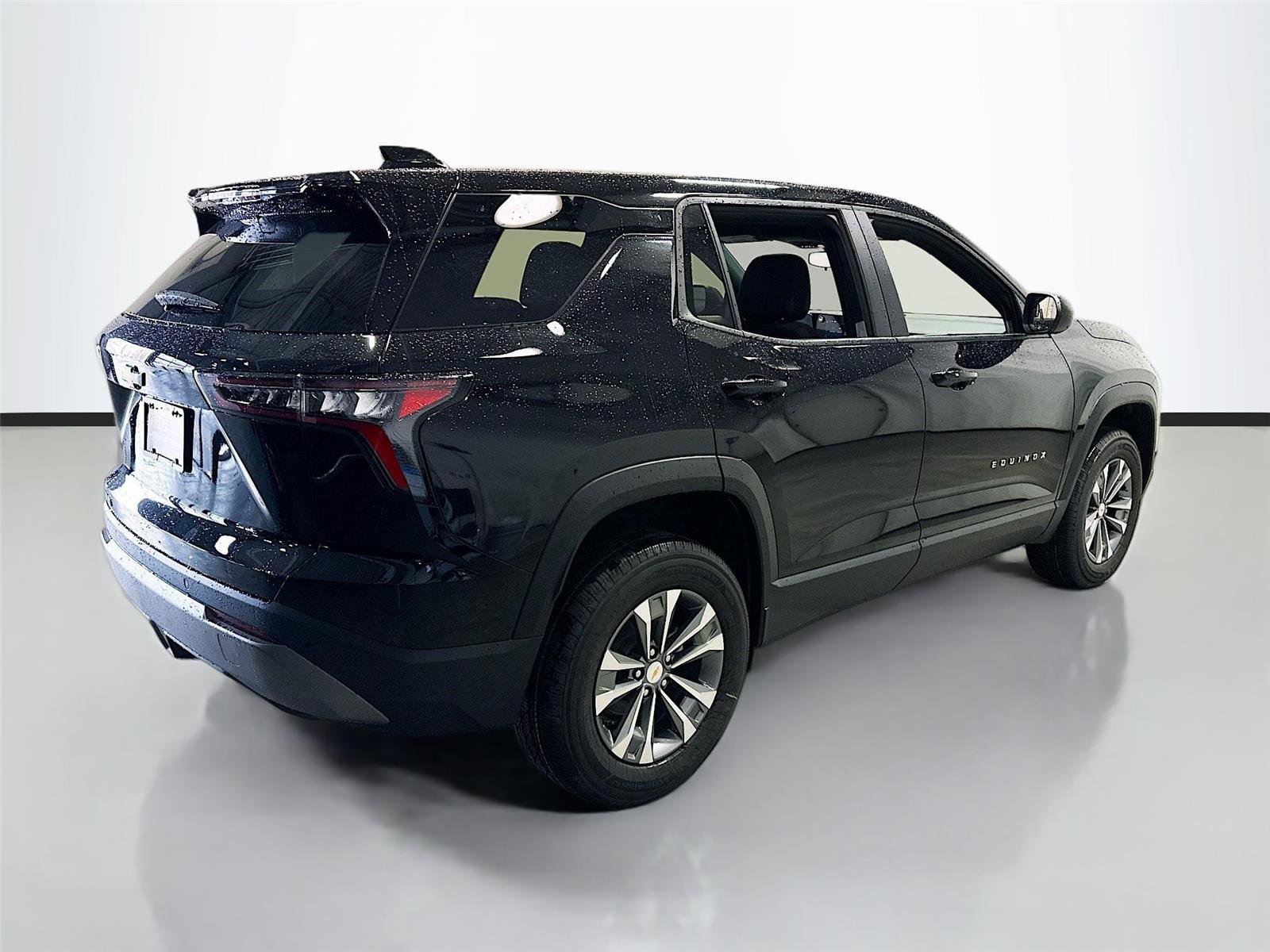 Used 2026 Chevrolet Equinox LT FWD image 9