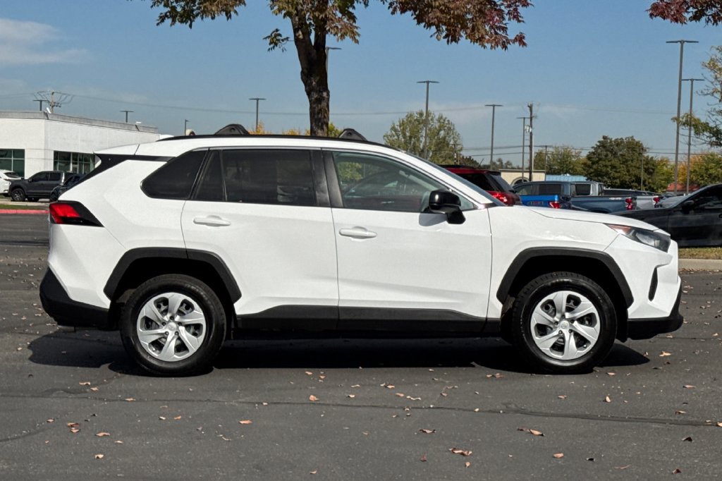 Used 2021 Toyota RAV4 LE AWD/4WD image 3