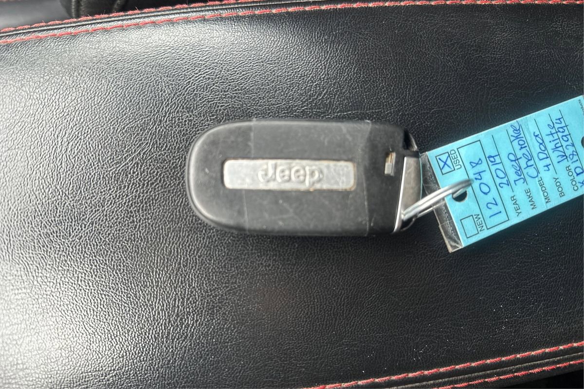 Used 2019 Jeep Cherokee Trailhawk w/ Cold Weather Group image 35