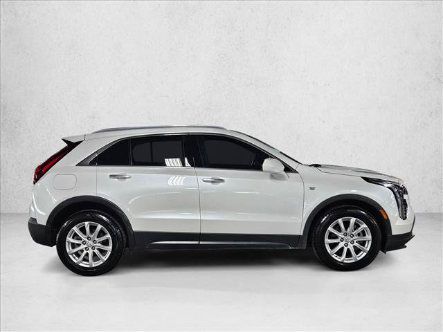 Used 2023 Cadillac XT4 Luxury w/ Cold Weather Package FWD image 4