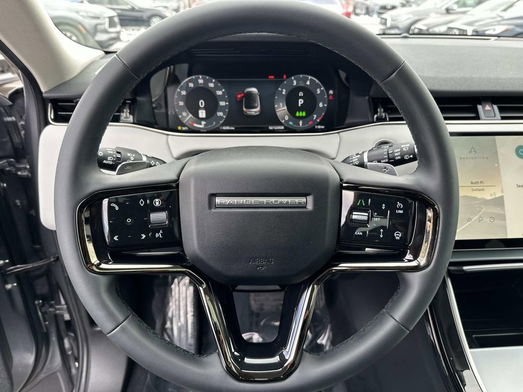 Used 2025 Land Rover Range Rover Evoque S image 16