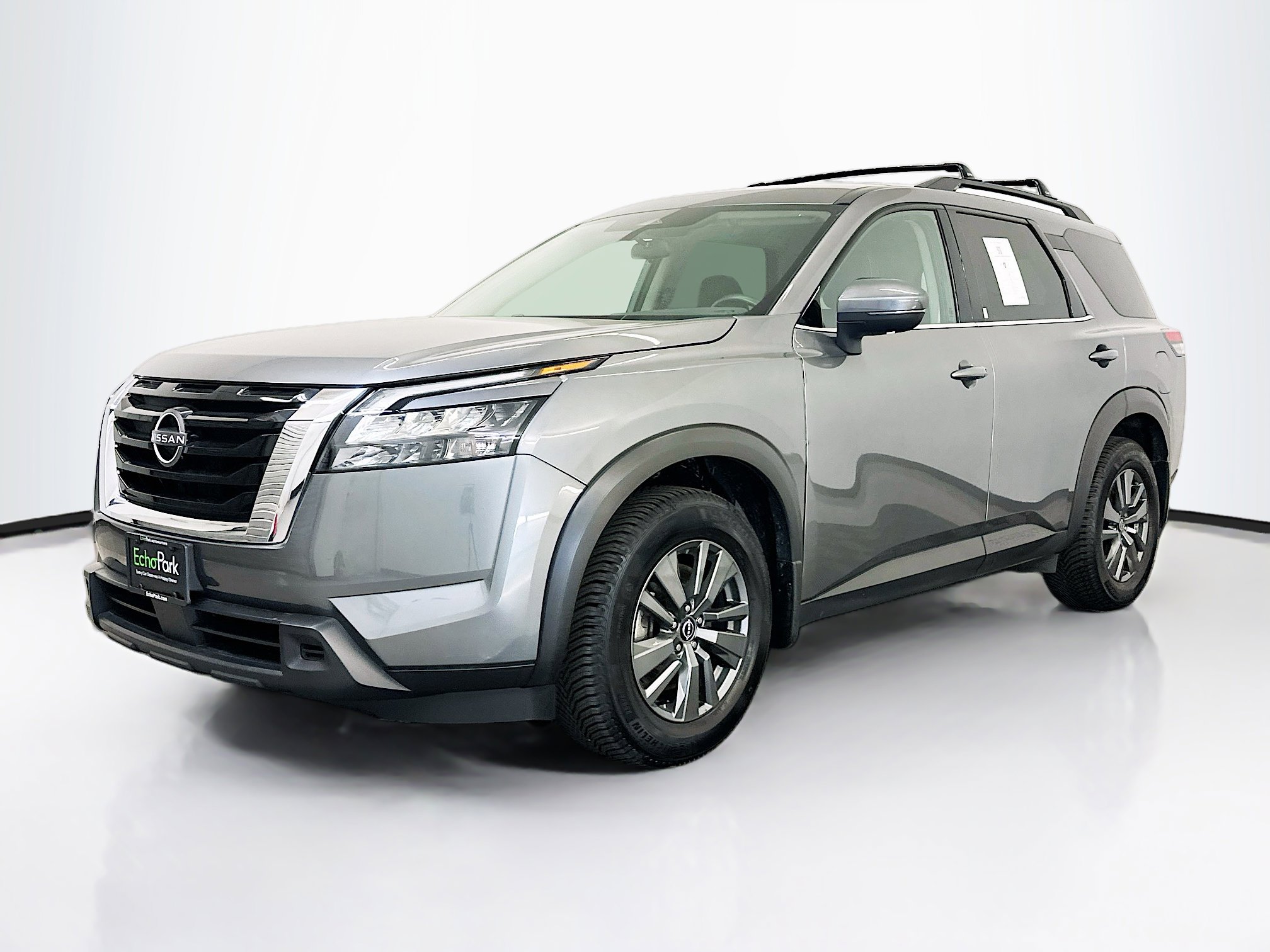 Used 2023 Nissan Pathfinder SV AWD/4WD image 3