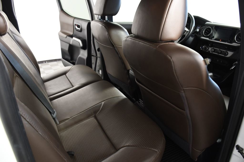 Used 2017 Toyota Tacoma Limited w/ Tow Package image 22