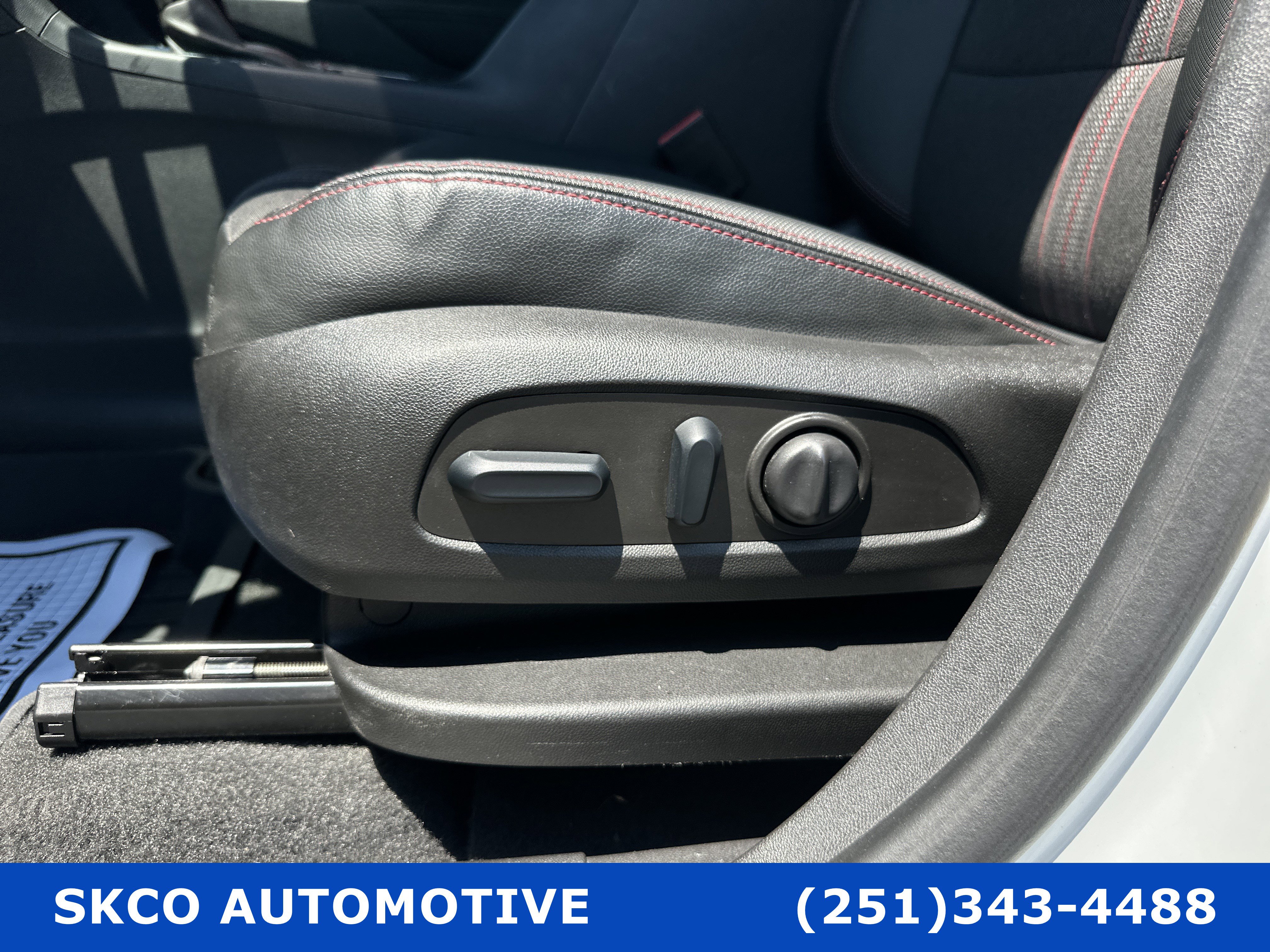 Used 2022 Chevrolet Equinox RS w/ Infotainment Package image 25