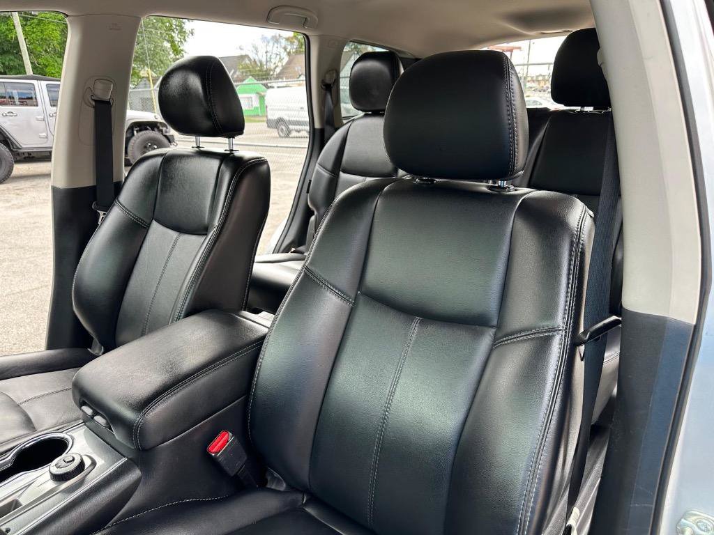 Used 2019 Nissan Pathfinder SL AWD/4WD image 31