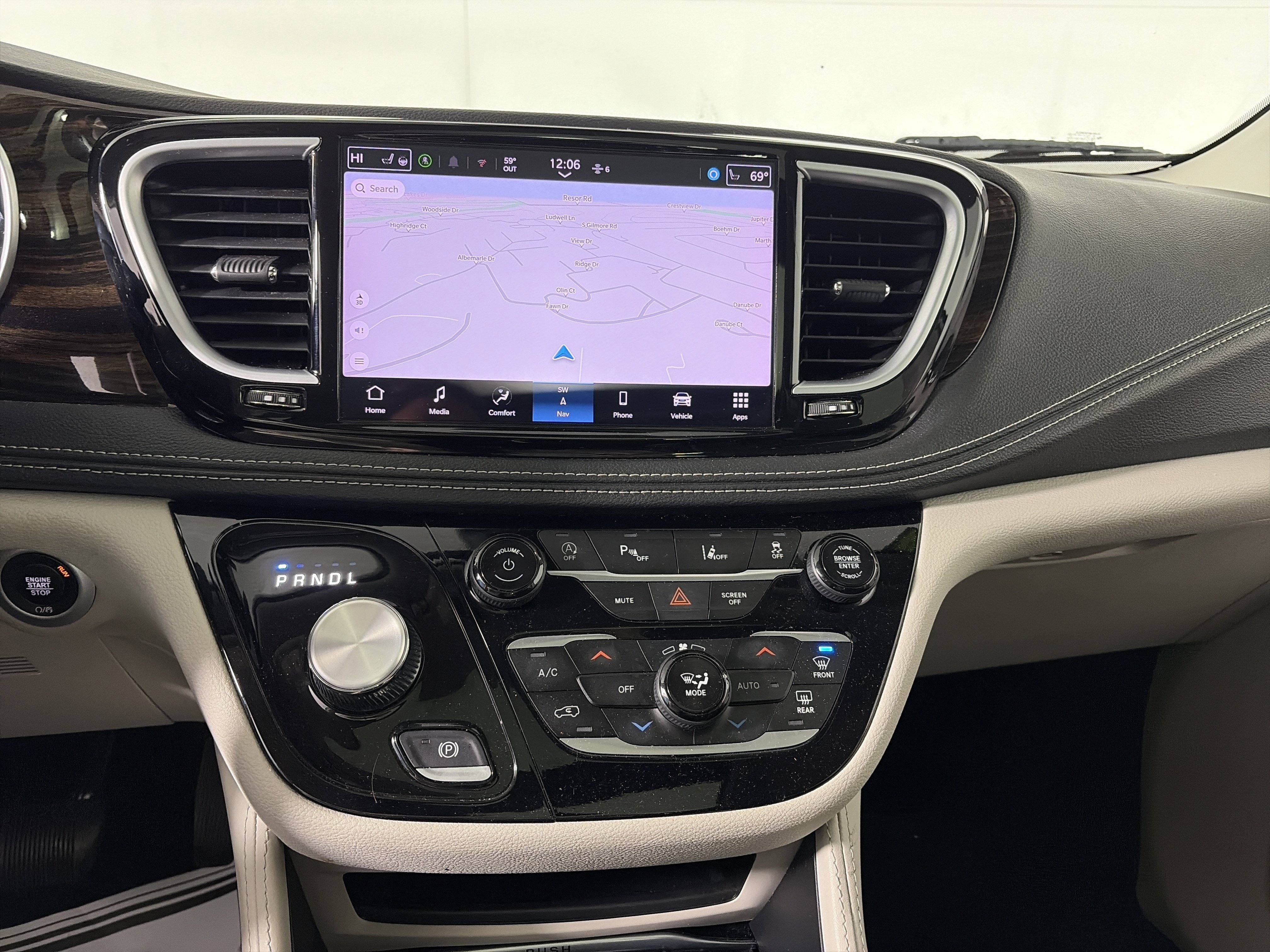 Used 2024 Chrysler Pacifica Limited image 27