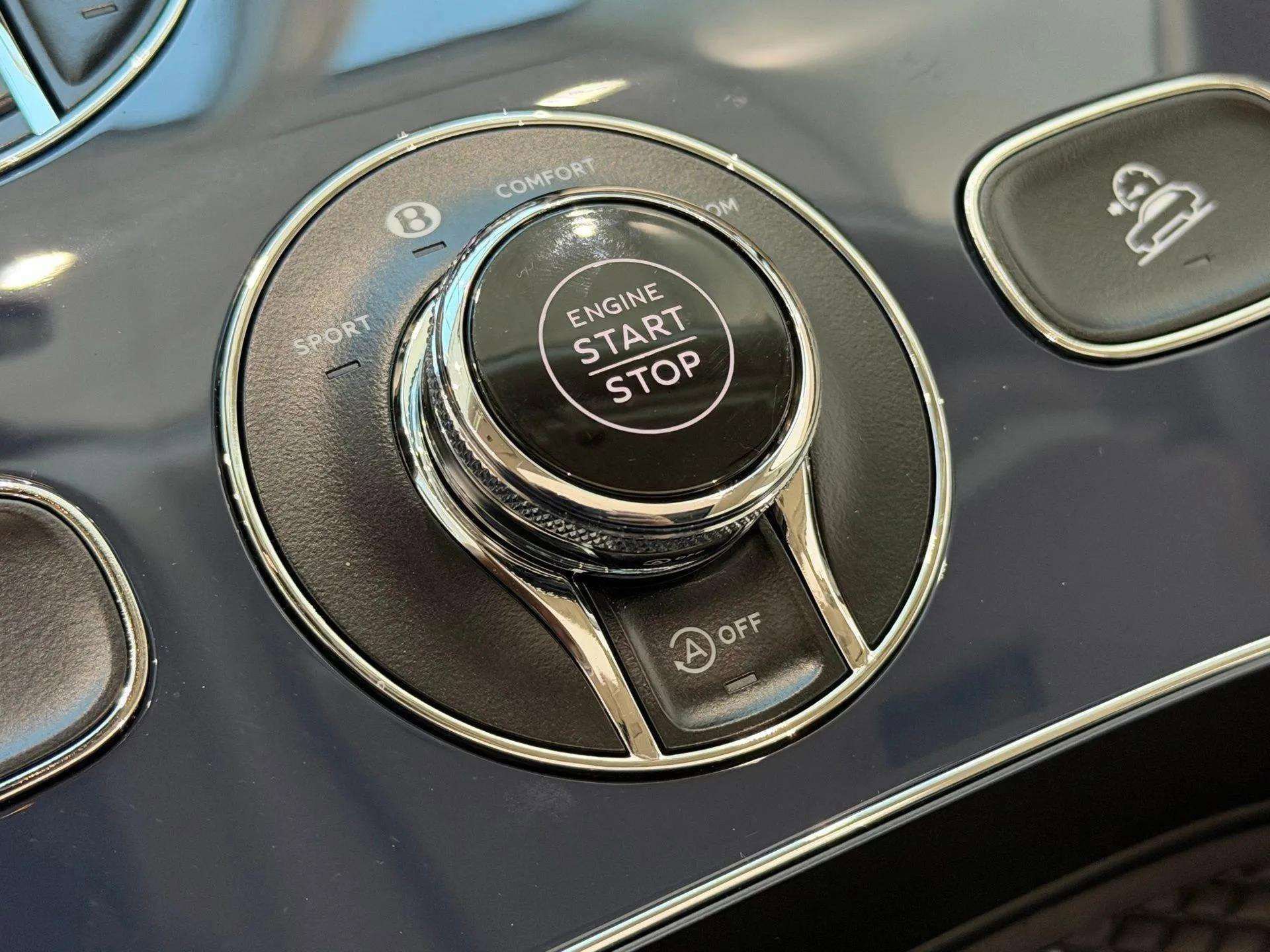 New 2025 Bentley Bentayga image 54