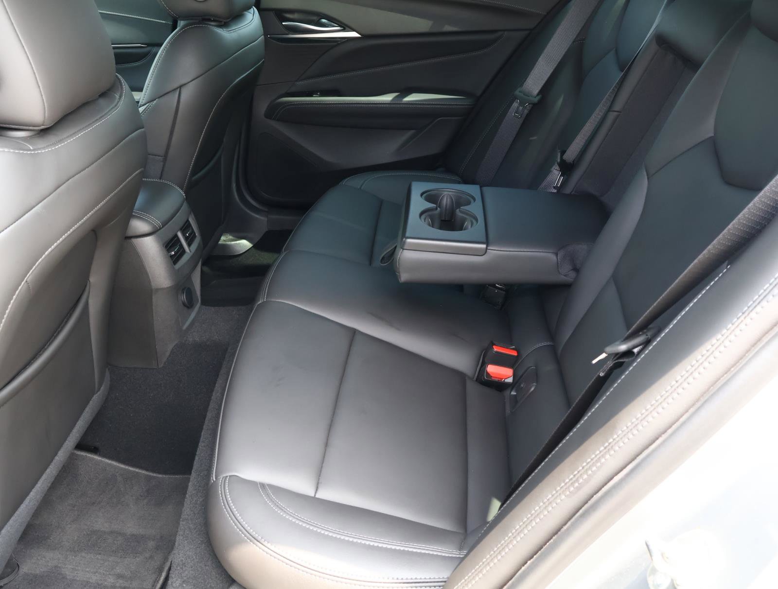 Used 2025 Cadillac CT4 Luxury RWD image 24