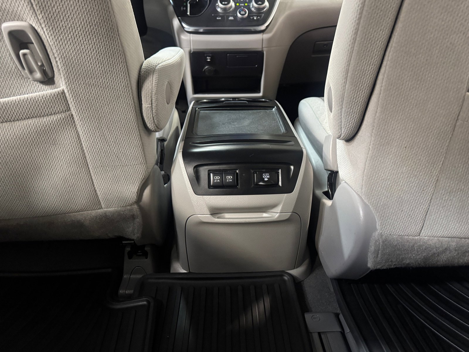 Certified 2019 Toyota Sienna LE w/ LE Preferred Package FWD image 31