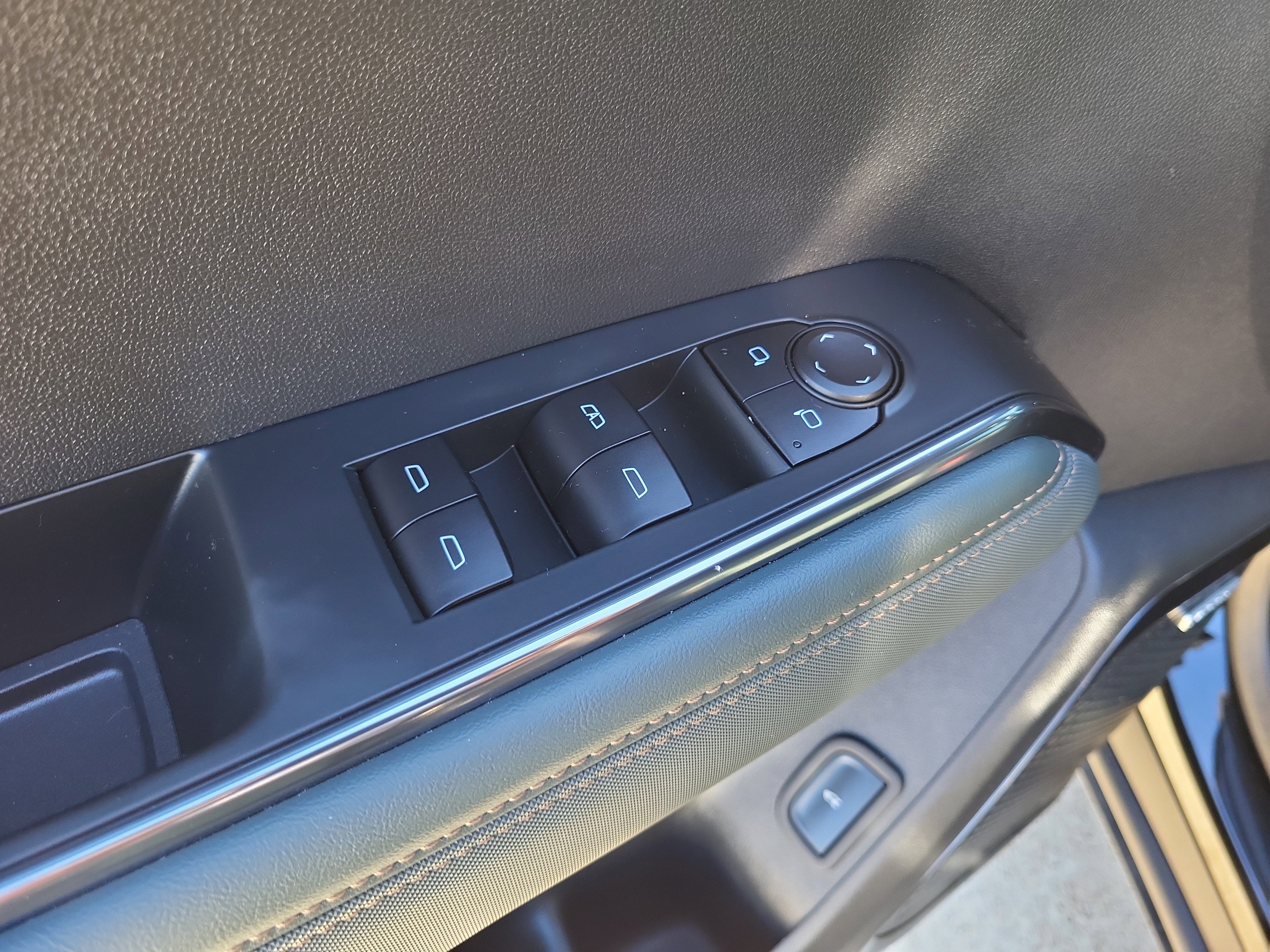 Certified 2025 GMC Acadia AT4 image 17