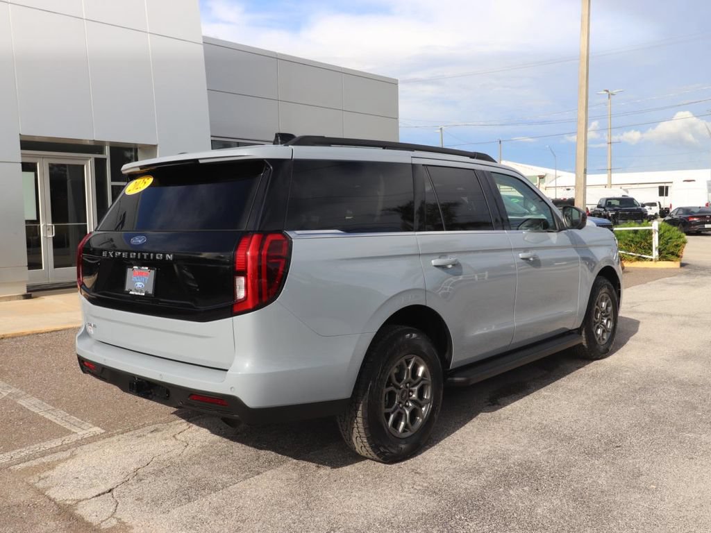 Used 2025 Ford Expedition Active RWD image 16