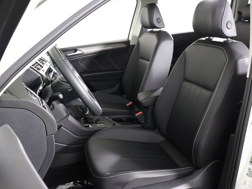 Used 2024 Volkswagen Tiguan SE FWD image 33