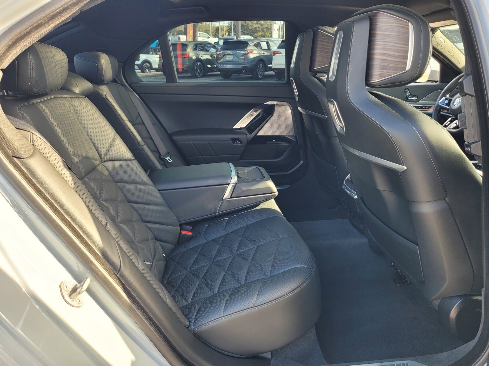 Used 2023 BMW 740i image 16