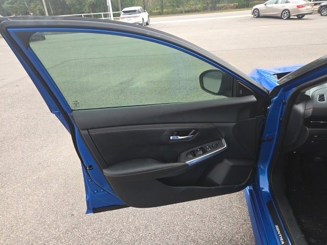 Used 2022 Nissan Sentra SR w/ Electronics Package image 9