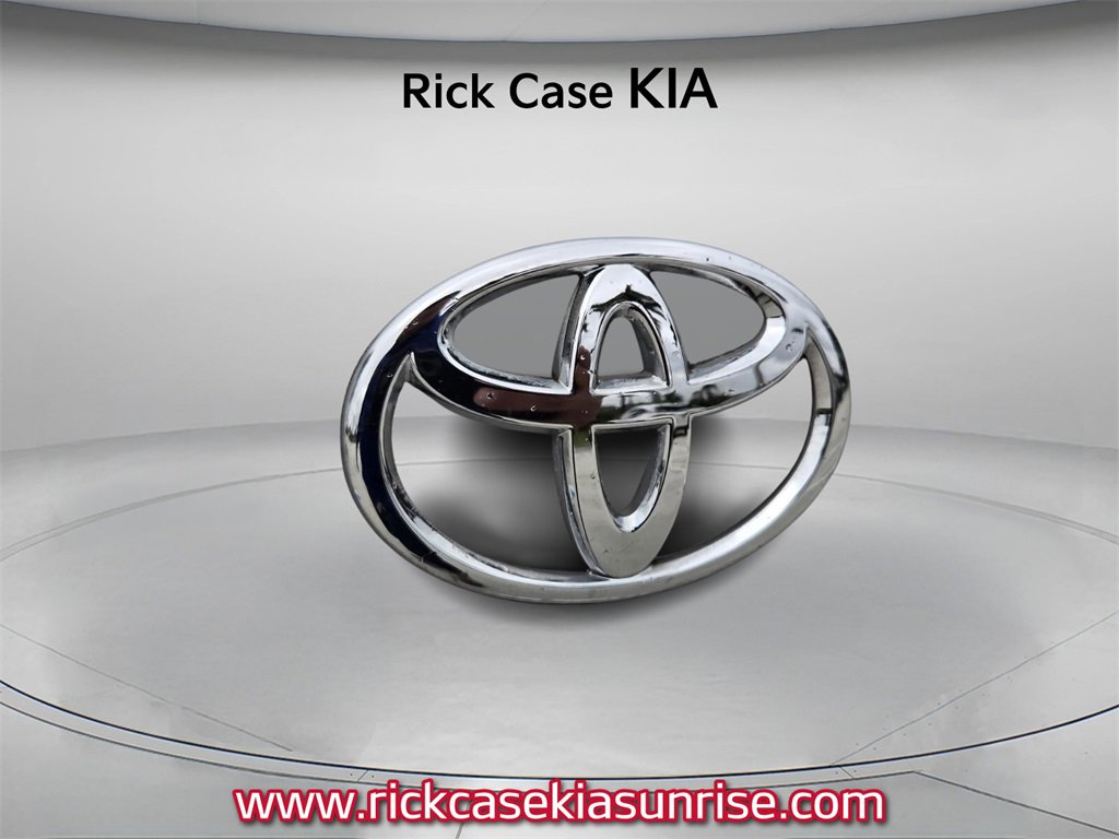 Used 2015 Toyota Corolla LE image 9