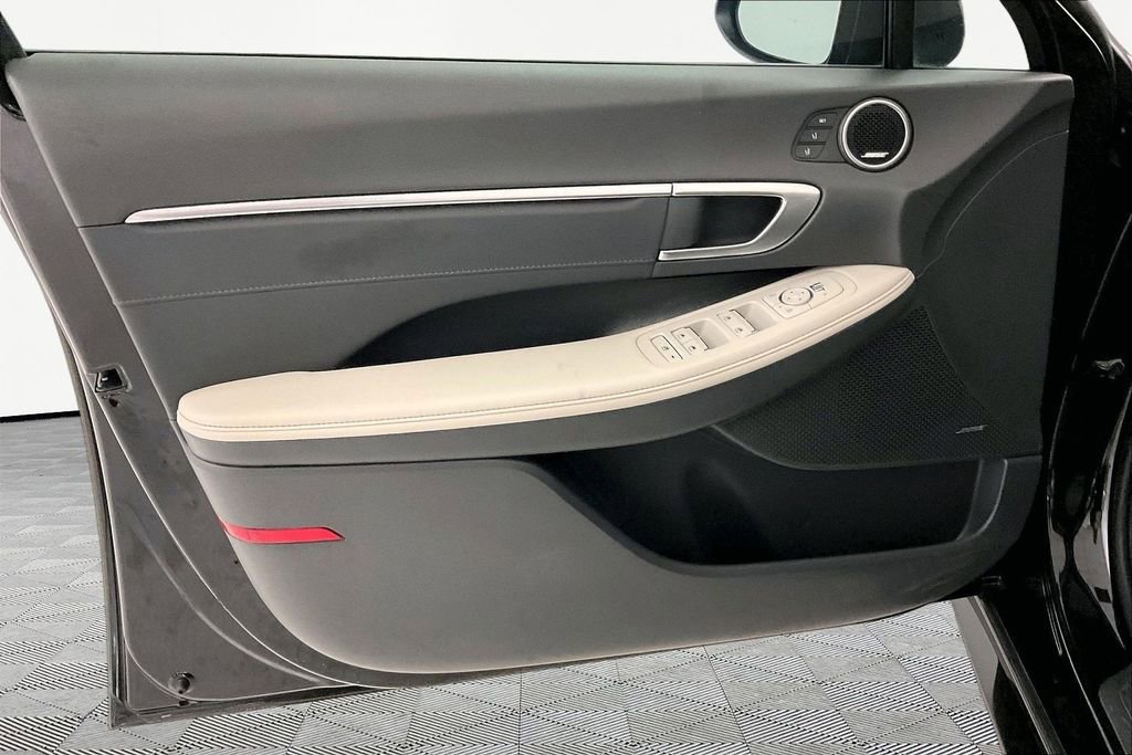 Used 2021 Hyundai Sonata Limited w/ Cargo Package FWD image 17